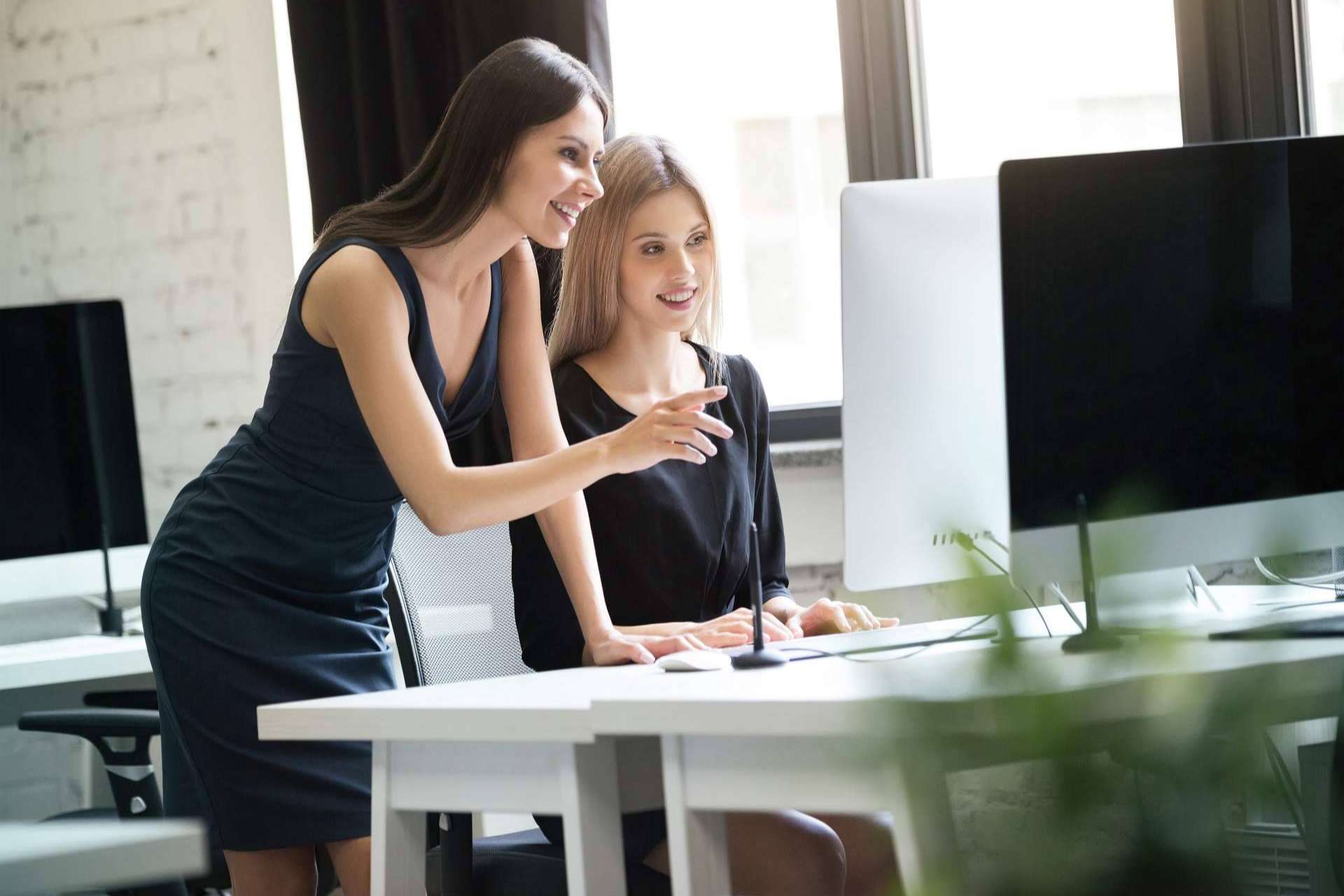 Muebles de oficina diseñados a medida con Cuántika Espacios