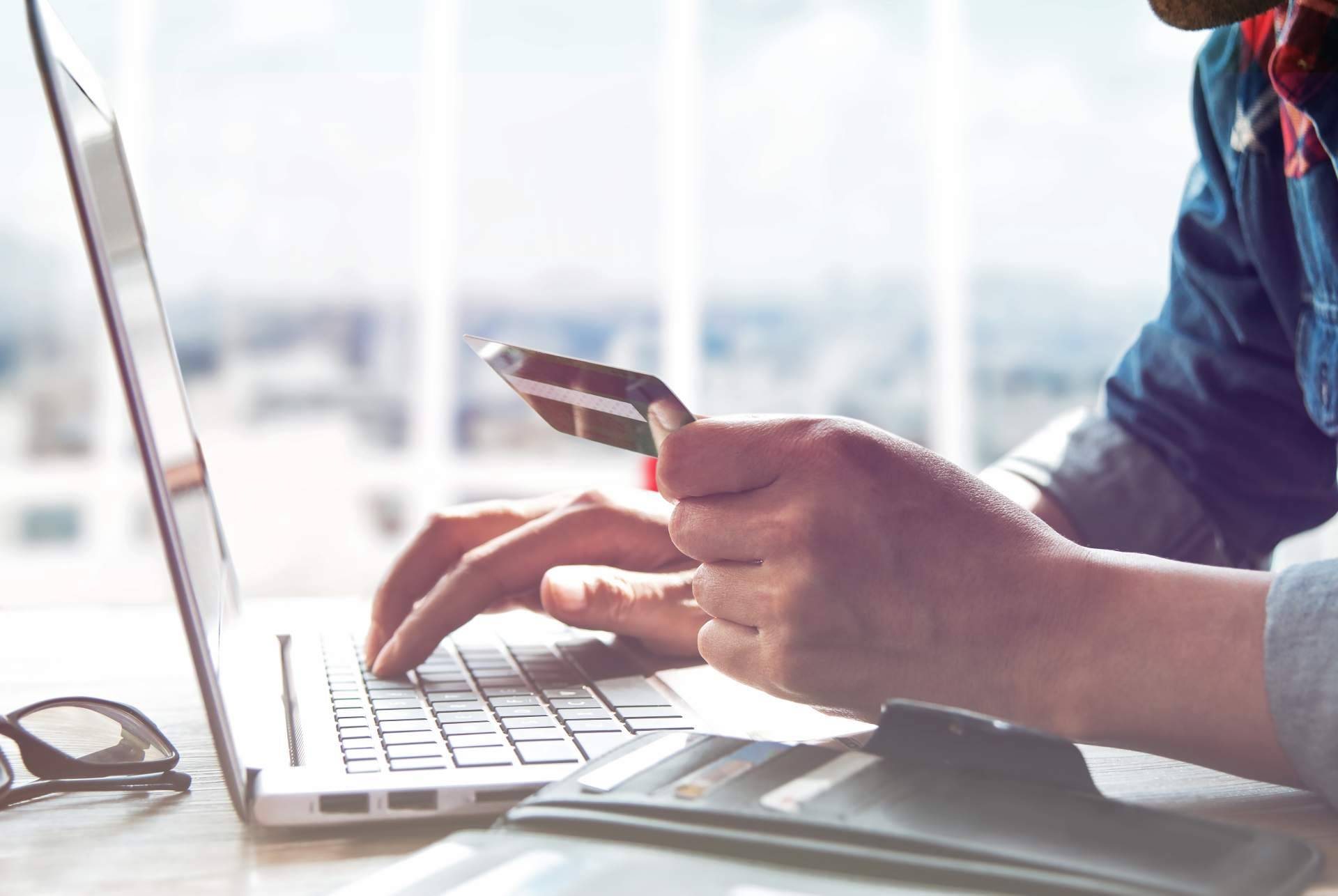La simplificación de los pagos online en web para impulsar el comercio digital de una empresa, por Croem Inc.