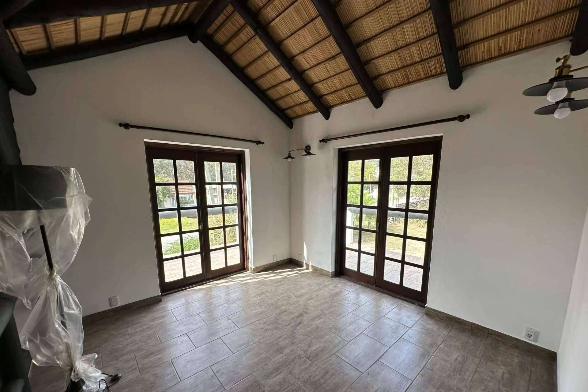 Estudio Pinares es una empresa constructora ubicada en Uruguay