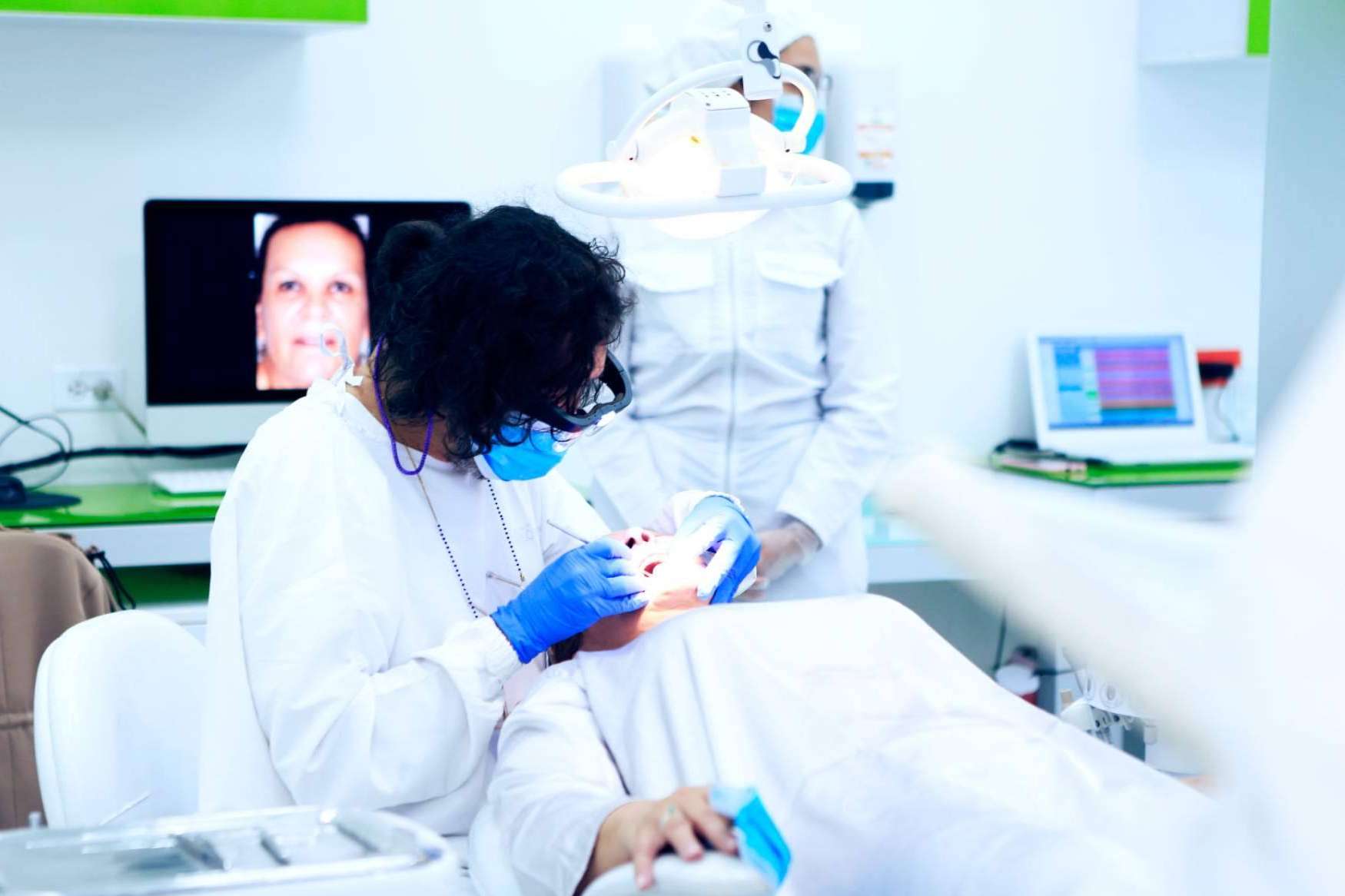 El catálogo de Odontología de Marlon Becerra, ortodoncia Invisalign y más