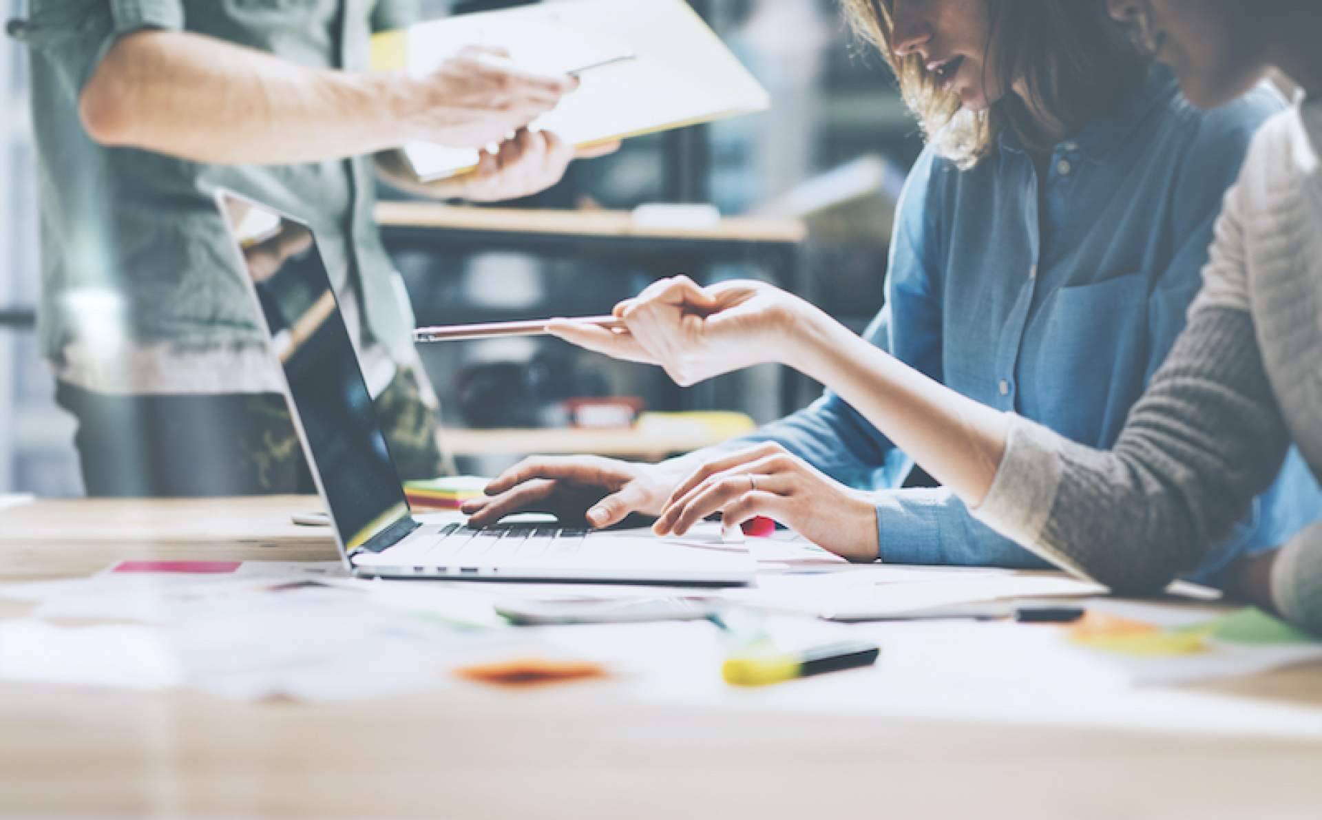 ¿Cómo se distingue el expertise técnico y de negocio en marketing digital de la mano de Müller y Perez Marketing y Perfomance?