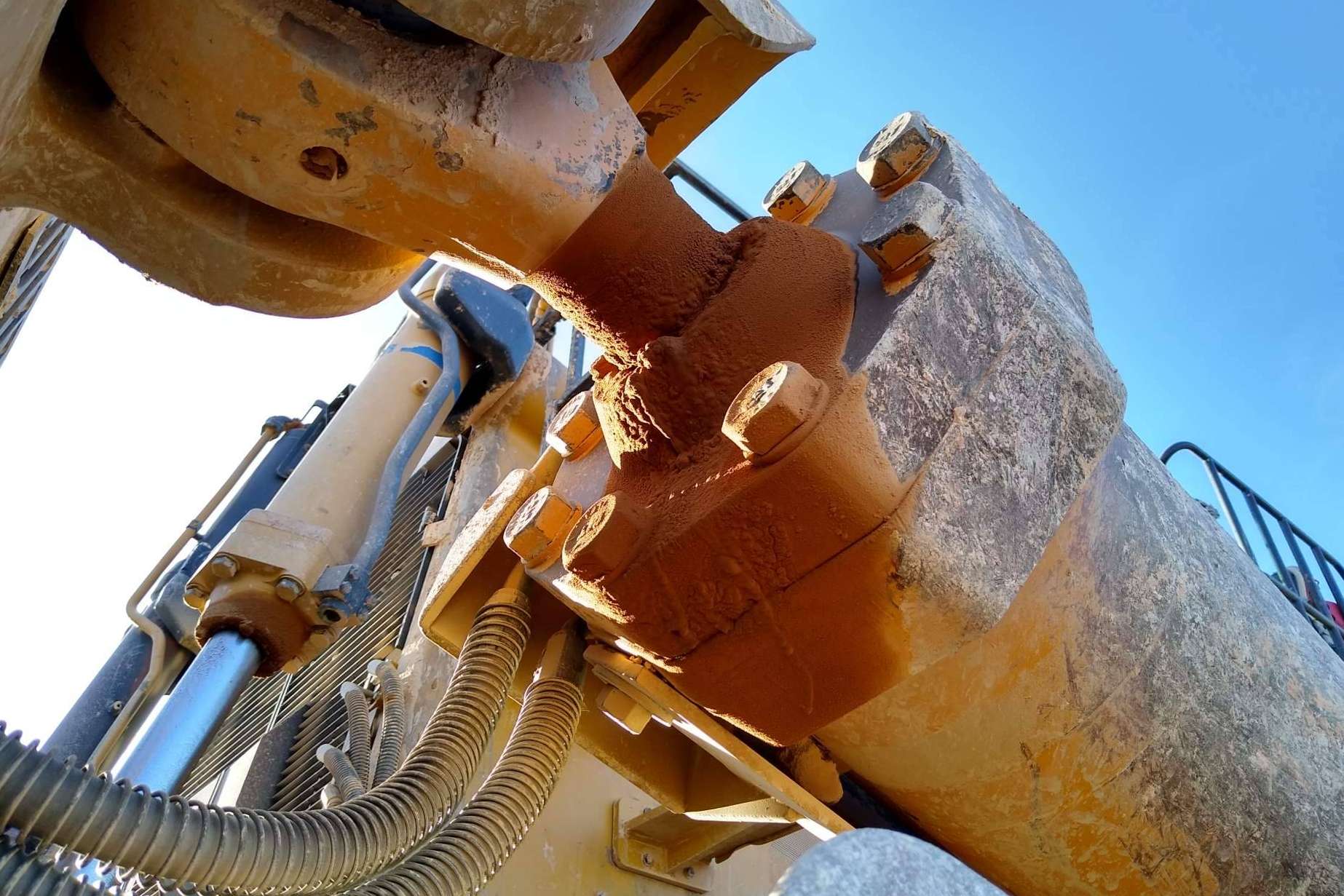 Ahorro en mantenimiento y mayor vida útil; protección de cilindros hidráulicos con Fuelles