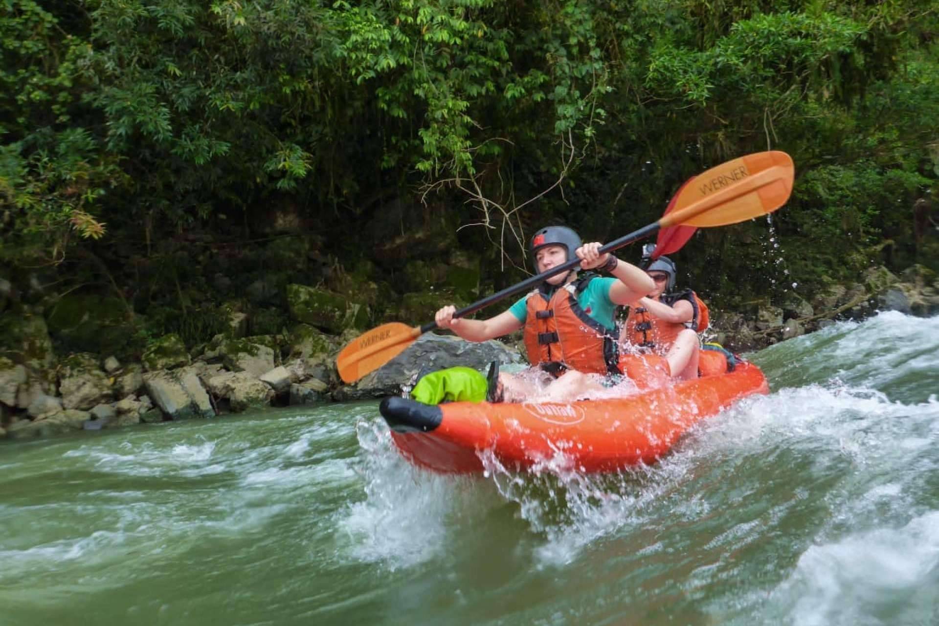 Hamadryade Lodge ofrece la oportunidad de realizar rafting río abajo por el río Amazonas
