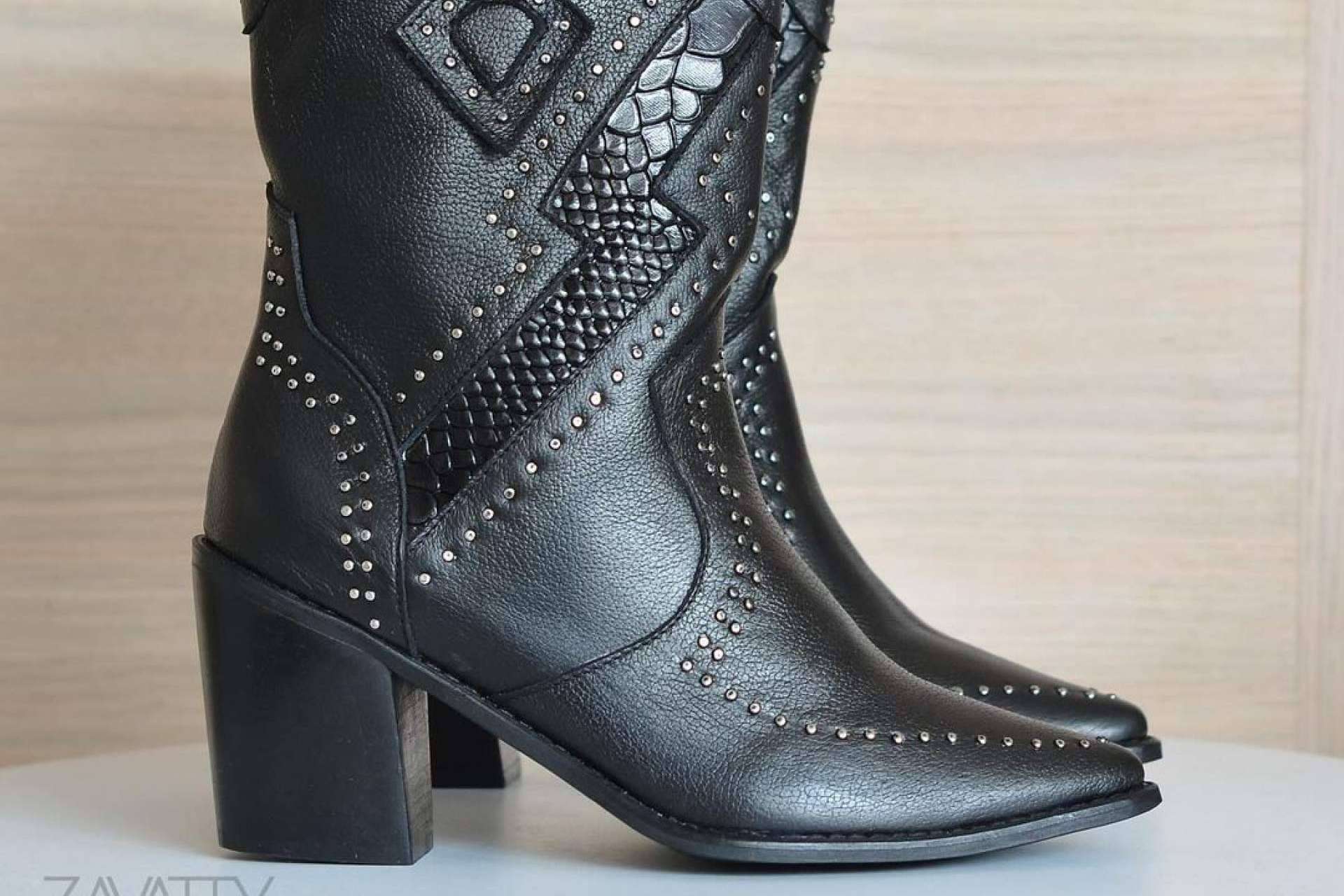 Amplio catálogo de botines de mujer en Zavatty