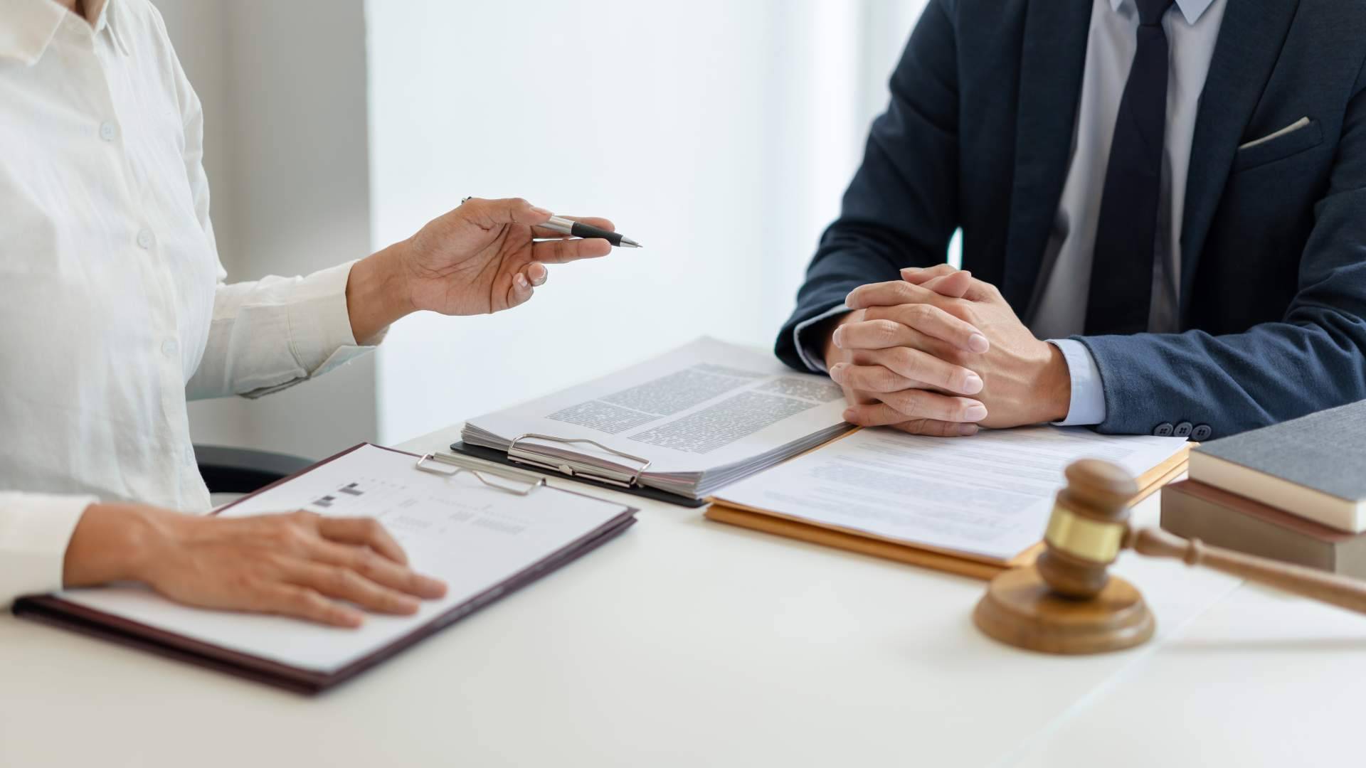 En la protección de activos financieros, cuál es el rol del abogado corporativo