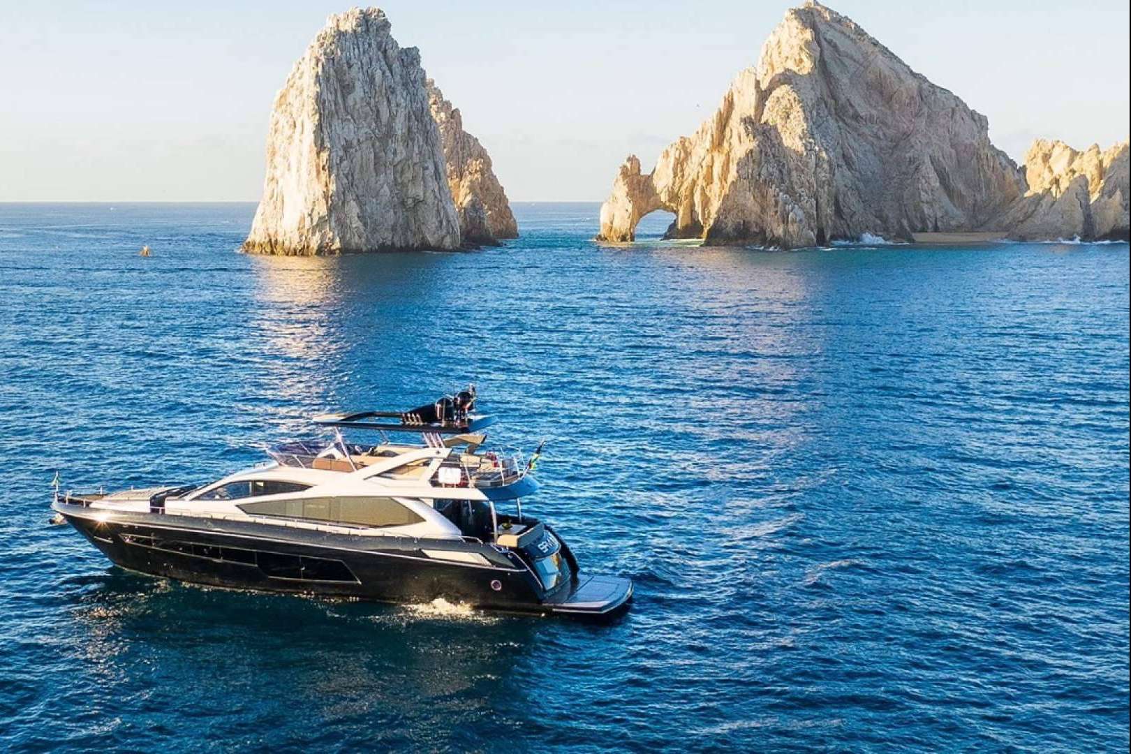 Guía completa para el alquiler de yates en Los Cabos con Yatezzitos