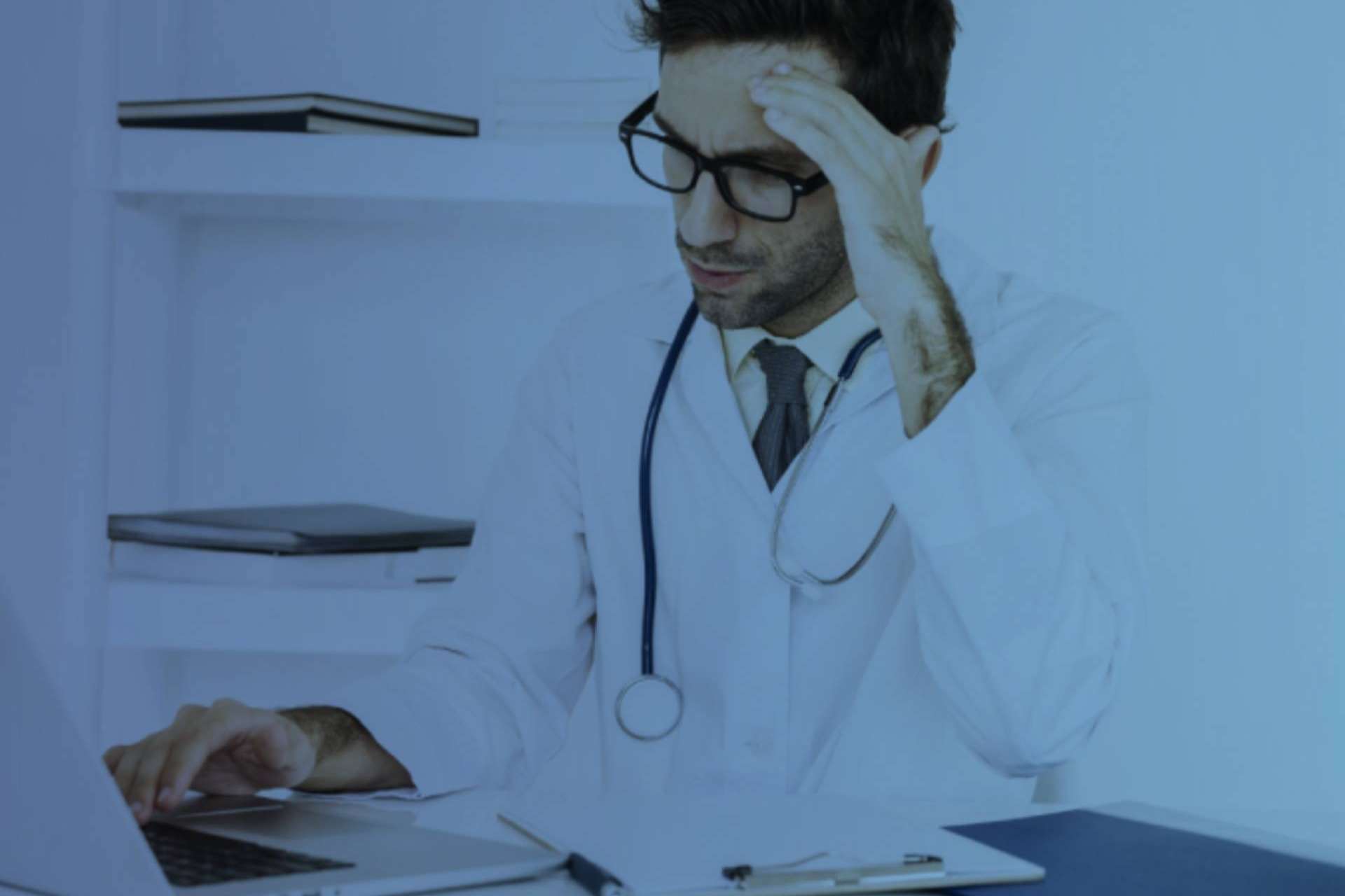 El camino para que un médico latino obtenga la certificación y ejerza en Estados Unidos